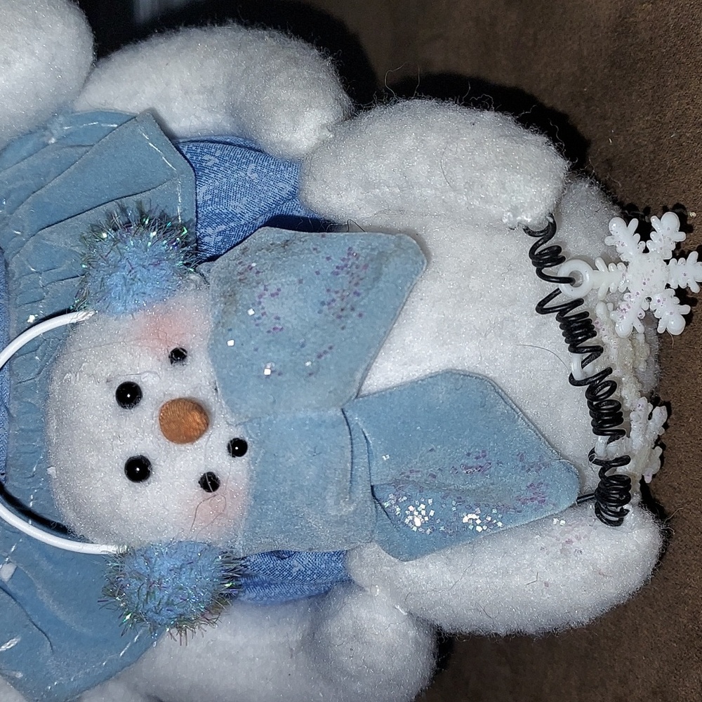Adorable Plysh Snowman Family Figurine. 10" - Picture 4 of 8